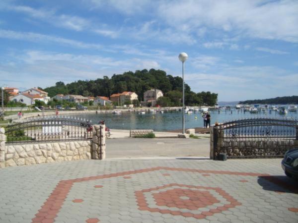 Apartmani Ruzarija Rab Town Extérieur photo
