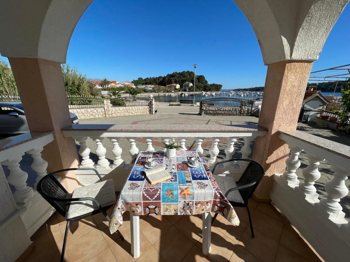 Apartmani Ruzarija Rab Town Extérieur photo