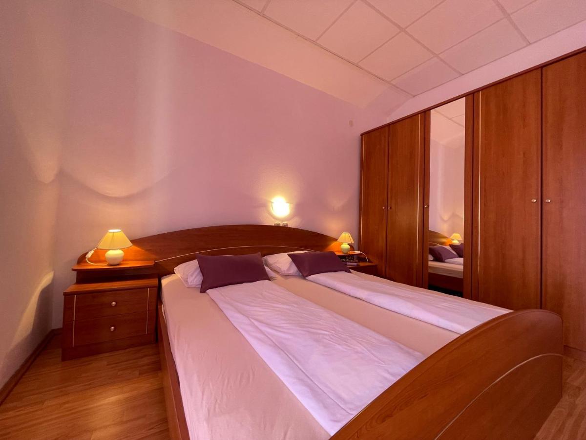 Apartmani Ruzarija Rab Town Extérieur photo