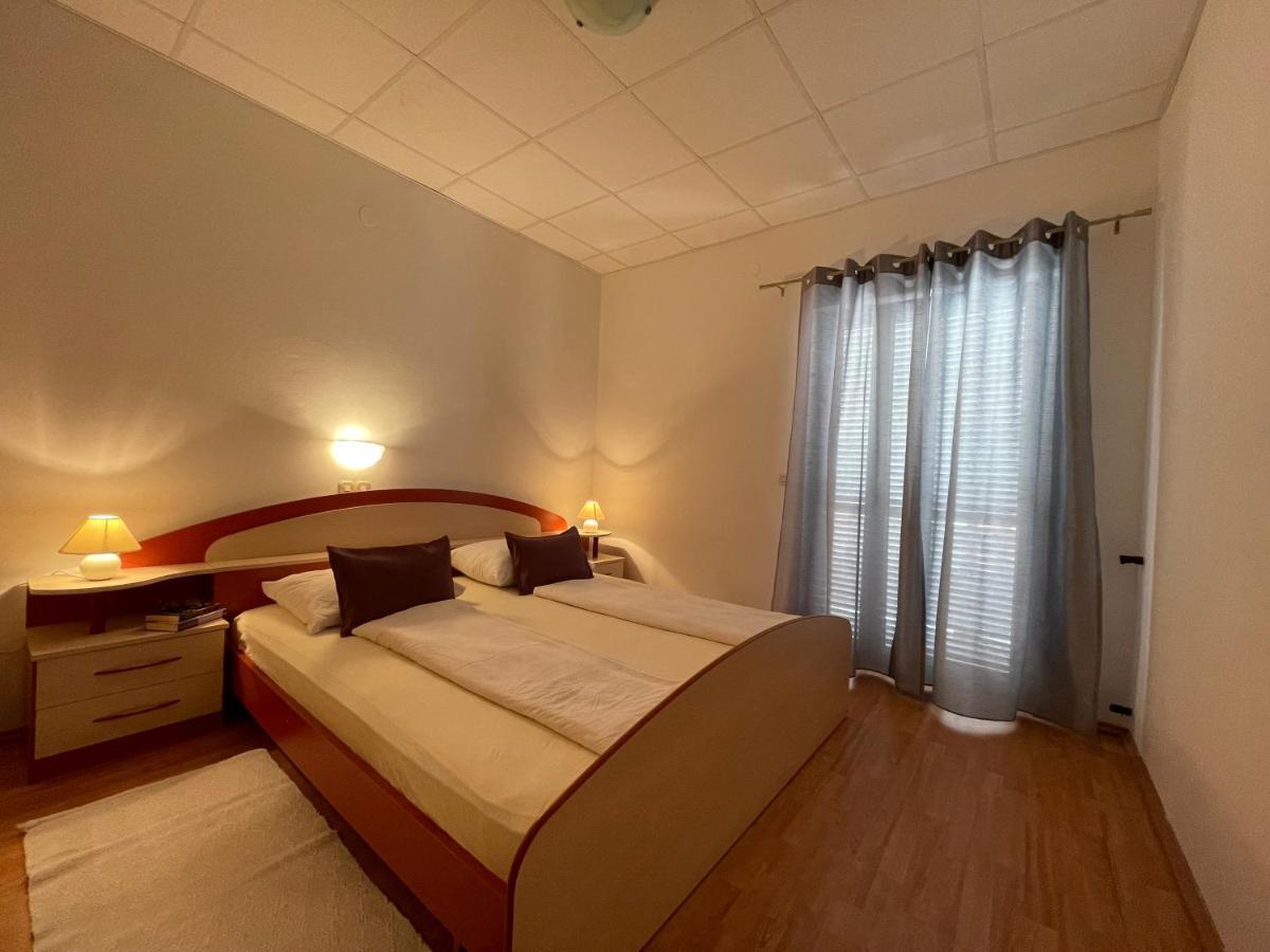 Apartmani Ruzarija Rab Town Extérieur photo