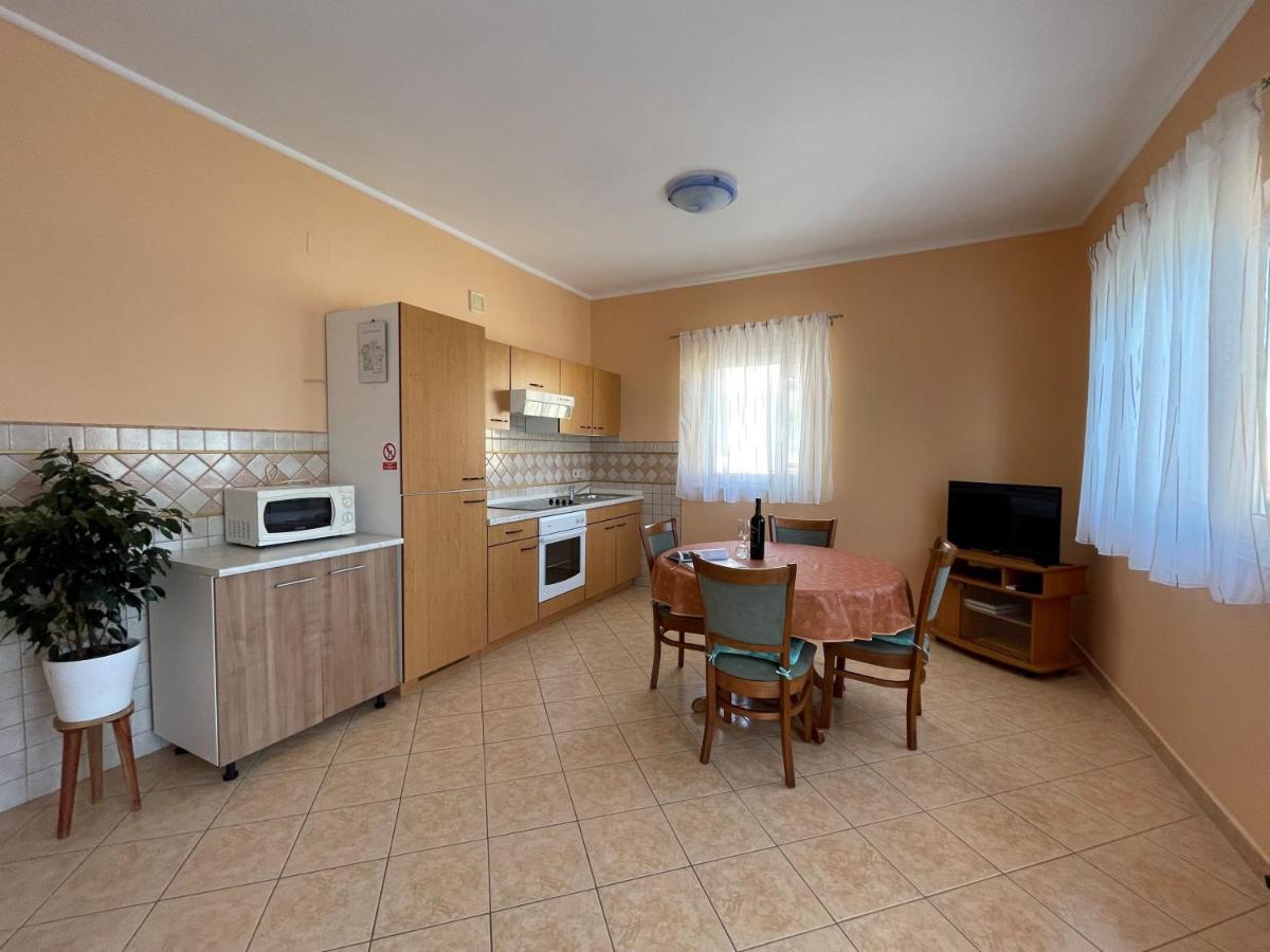 Apartmani Ruzarija Rab Town Extérieur photo